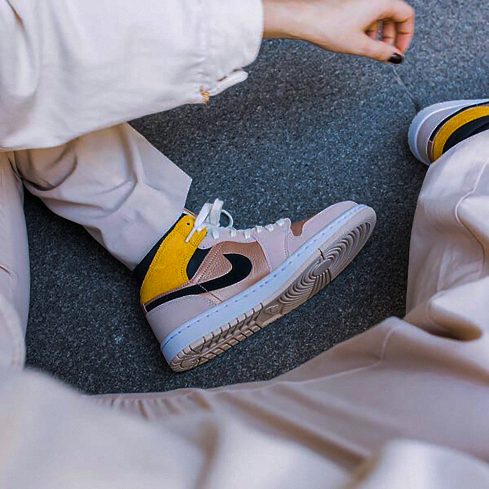 Air jordan 1 mid se particle beige hotsell