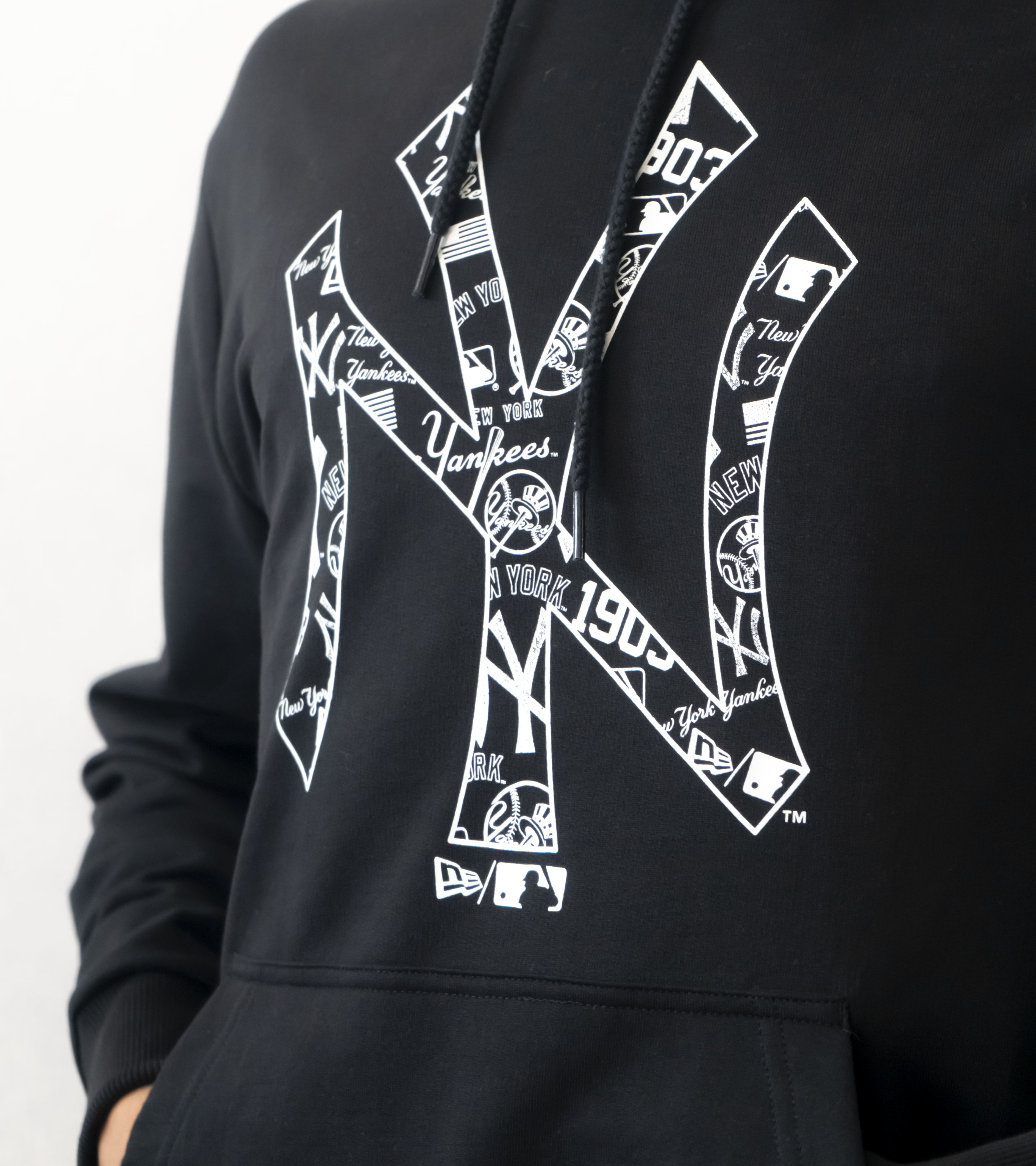 New Era MLB New York Yankees Team Logo Sweatshirt Black New Era MLB New York Yankees Team Logo Sweatshirt Black